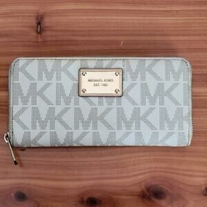 Michael Kors Jet Set Signature Zip Around Bifold Wallet Tan/Cream 8 Card Slots